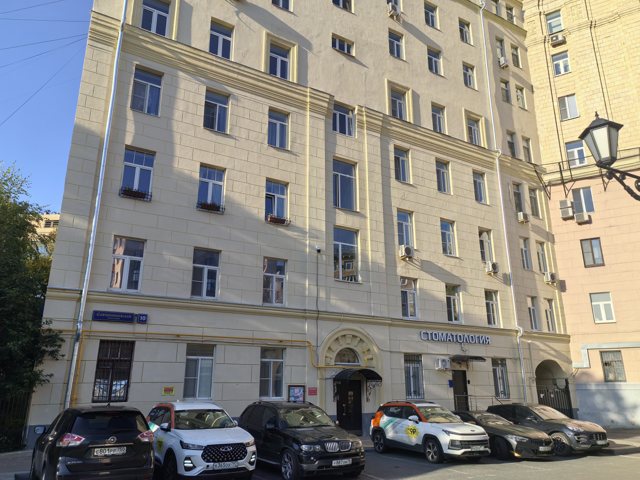 3-комн. квартира на продажу, 41 м² · Центральный административный округ, Замоскворечье, Большой Овчинниковский пер., д. 10, Этаж № 2, кв. 11